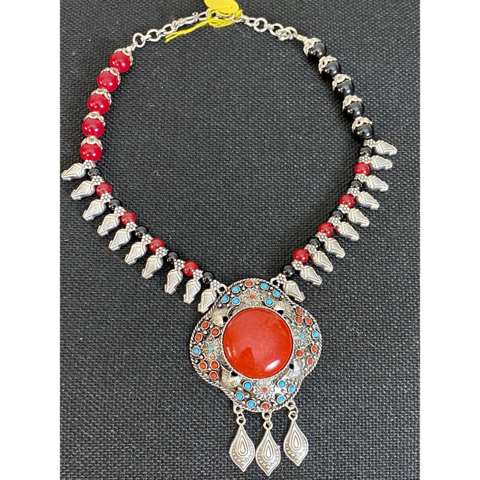 Necklace Bollywood silver pendant necklace in red and black AwsomU